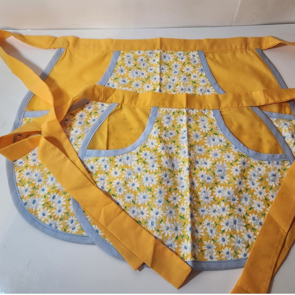 Stunning Mother and Me Handmade Floral Daisy Half Apron Set Cottagecore Retro
